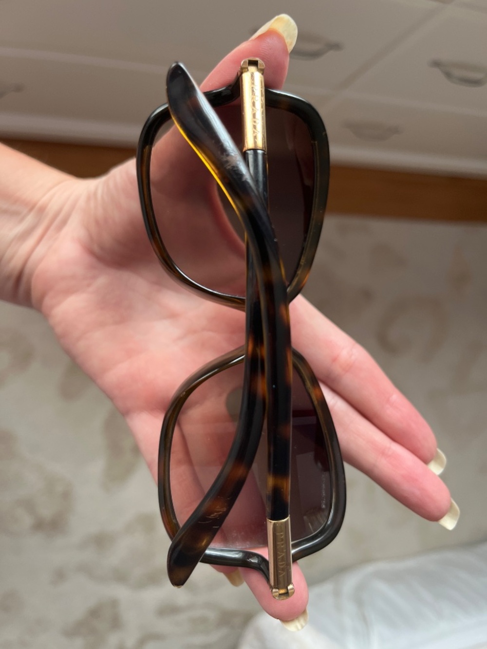 PRADA sunglasses - Picture 4 of 4